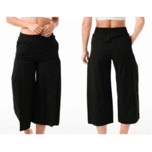 Zyia Active Work Flow Pants Size Medium Pull On Cropped Wide Leg Gaucho Sporty